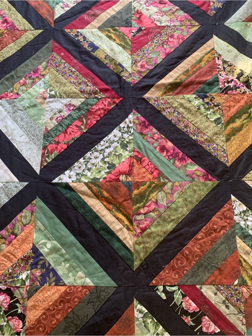 Excellent Condition Medium Sized Rectangular Patchwork Quilt - Picture 3 of 4
